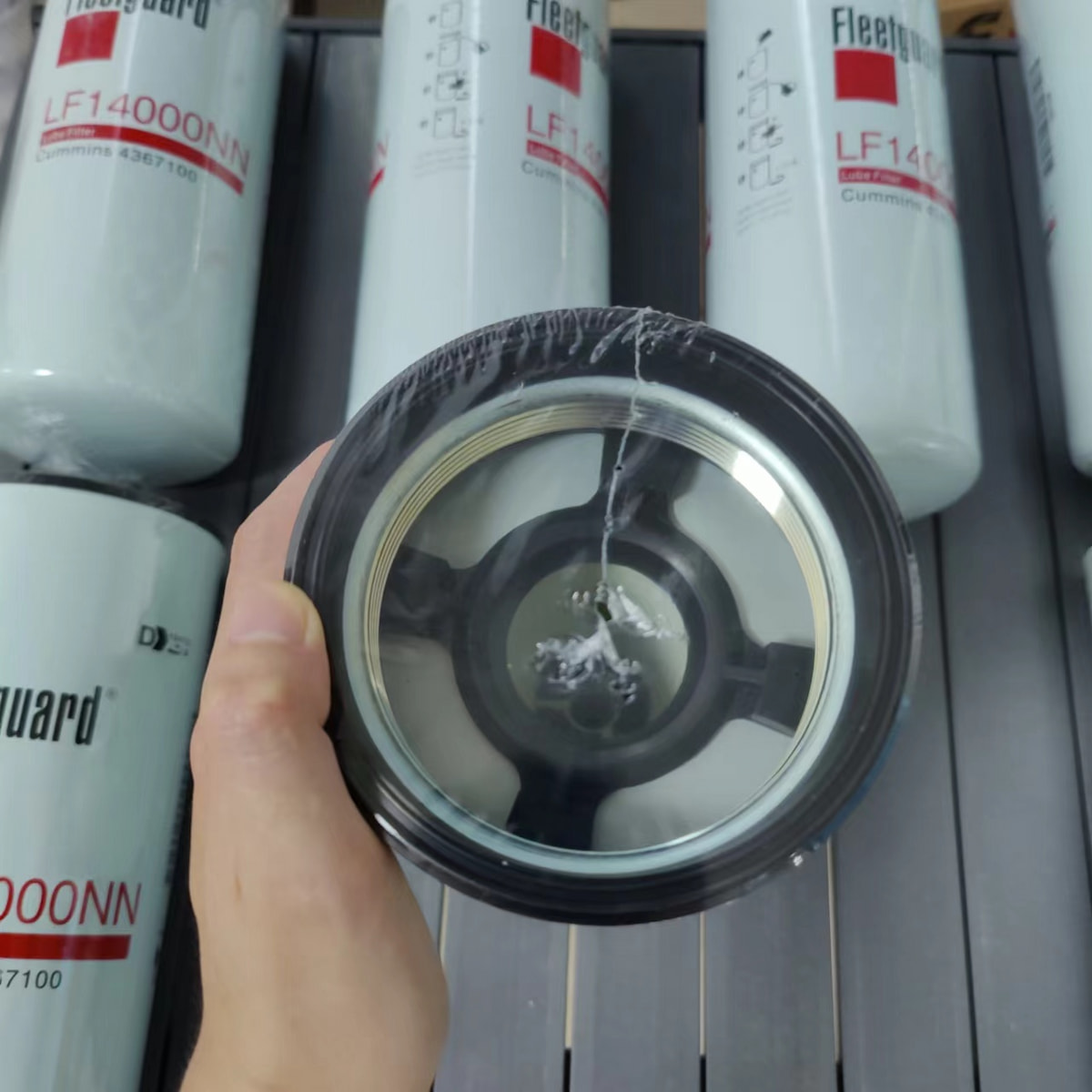 Масляный фильтр Fleetguard LF14000NN Cummins 4367100
